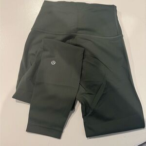 Lululemon Wunder Under Leggings. Womens size 4, 25” Smoked Spruce
